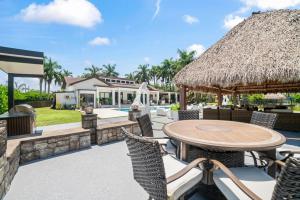 Gambar di galeri bagi Island Paradise - Pickleball, Football, Pool Bliss L61 di Miami