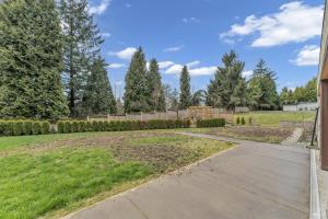 Κήπος έξω από το West Vancouver 1 Bedroom Suite Garden View by Moonlight B&B