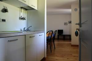 Dapur atau dapur kecil di Albergo Diffuso Comeglians