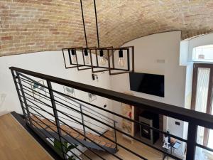 a staircase in a loft with a brick wall at La casina di Soccorsa in Poggio Imperiale