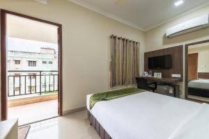Postel nebo postele na pokoji v ubytování Hotel Mount Kailash Suites + 21 fotografií