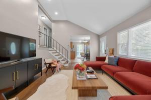 Χώρος καθιστικού στο Spacious 5BR Firepit with Deck Near OSU and More