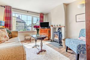 Televisyen dan/atau pusat hiburan di Rose Cottage - Saxmundham