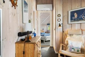 a room with a table with a lamp and a bedroom at FAN028-Fano-Strandgardsvej-2 in Fanø