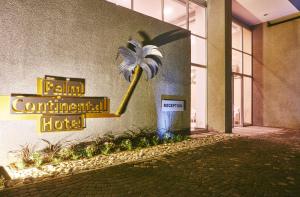 Um certificado, prêmio, placa ou outro documento exibido em Palm Continental Hotel