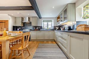 Köök või kööginurk majutusasutuses 3 Top End Cottages