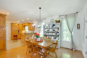 Η κουζίνα ή μικρή κουζίνα στο 3 Mi to Pickwick Lake Spacious Family Getaway