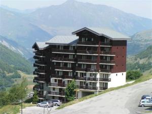 a large building on the side of a mountain at Appartement montagne 6 pers, rénové, balcon sud/ouest - FR-1-452-389 in Les Menuires
