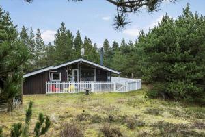 a small house in the middle of a field at 0011-Romo-Trinnesvej-9 in Bolilmark