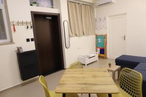 Χώρος καθιστικού στο Azur Stay Burgas - self check-in and 2 bikes