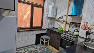Kuchyň nebo kuchyňský kout v ubytování Apartments in Tashkent