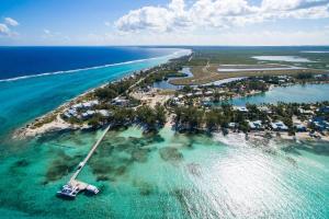 an island in the ocean with a boat in the water at Korner Kai Condo in Driftwood Village