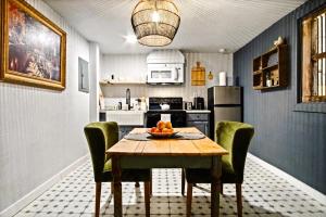 O bucătărie sau chicinetă la Stylish Studio Paseo Arts Full Kitchen #19c +11 fotografii