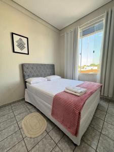 Ένα ή περισσότερα κρεβάτια σε δωμάτιο στο Apartamento privativo Good Vibes na região central