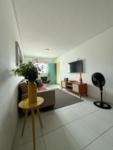 a living room with a couch and a table at Edificio Artur Regis in Petrolina