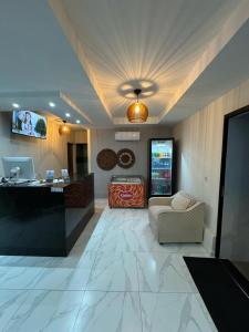 a lobby with a desk and a couch and a television at Village Comfort Hotel in Canindé de São Francisco
