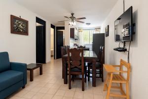 a living room and dining room with a table and chairs at Departamento con alberca, cerca de la playa in Ixtapa