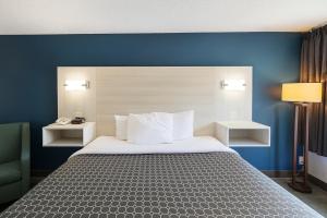 Φωτογραφία από το άλμπουμ του Suburban Studios McDonough South I-75 σε McDonough +1 φωτογραφίες