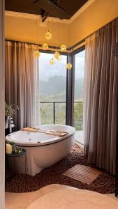 Nespecifikovaný výhled na hory nebo výhled na hory při pohledu z prázdninového domu + 78 fotografií