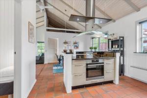 Køkken eller tekøkken på BV225-Blavand-Blavandvej-5-E + 15 billeder