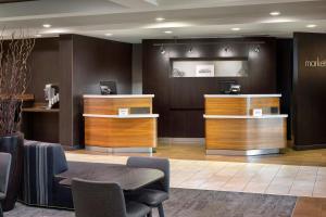 a lobby with a waiting room with wooden furniture at Courtyard St. Louis Airport/Earth City in Bridgeton +18 photos