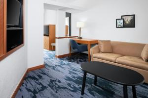 Posezení v ubytování Fairfield Inn & Suites Marianna