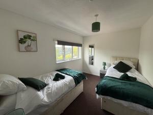 Postel nebo postele na pokoji v ubytování Group & Family Stay central MK