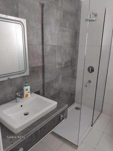 Ένα μπάνιο στο Fouka Bay Stylish 3BR Sea and Pool +7 φωτογραφίες