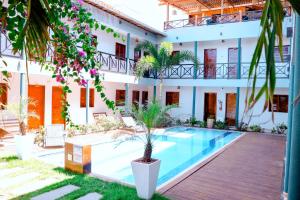 a view of the courtyard of a building with a swimming pool at Pousada Camocim Beach in Camocim
