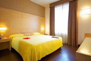 Postel nebo postele na pokoji v ubytování Ibis Styles Parma Toscanini