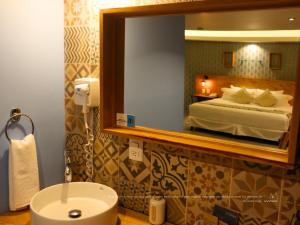 Ένα μπάνιο στο Hotel Santosi +73 φωτογραφίες