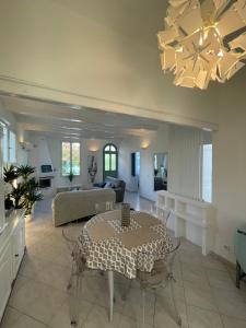 Posezení v ubytování Front Sea House Cros de Cagnes