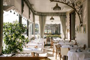Restoran ili neka druga zalogajnica u objektu Hotel Milan Speranza Au Lac