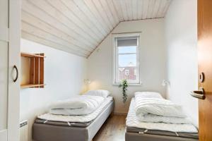 two beds in a room with a ceiling at 0440-Romo-Vestergade-227-Ap-17 in Sønderby +24 photos