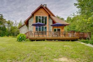 Φωτογραφία από το άλμπουμ του Game Room, Hot Tub! Year-Round Dover Retreat σε West Dover