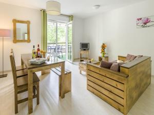 Gambar di galeri bagi Apartment in France with Lake Views di Aureilhan