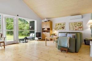 Χώρος καθιστικού στο 11107-Nykobing-Sj-Stranderbovej-21 +16 φωτογραφίες