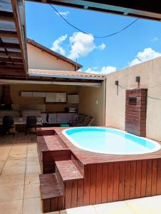 a large swimming pool on a patio with a table and chairs at Athenas empreendimentos in Campo Grande