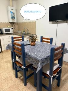 Η κουζίνα ή μικρή κουζίνα στο Jacarandá- PLANTA BAJA- Casa o Deptos - Cerca de todo- Solo con seña