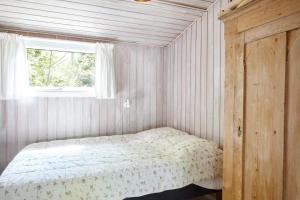 Postel nebo postele na pokoji v ubytování 10066-1-Rorvig-Bjornevej-16