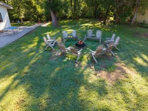 Zahrada ubytování Spacious Ranch with Hot Tub & Game Room - Sleeps 24 + 84 fotografií