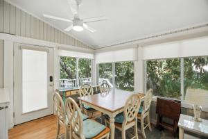 Foto sihtkohas Camp Saint Christopher asuva majutusasutuse Charming Seabrook Island Retreat home galeriist