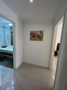 a white room with a painting on the wall at Green park resort and spa Vacation Club in Punta del Este