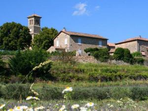 Budova, kde se kemp nachází