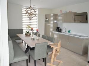 O bucătărie sau chicinetă la Holiday Home in Maastricht with Terrace