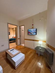 Μια τηλεόραση ή/και κέντρο ψυχαγωγίας στο Apartamento Centro Mendocino