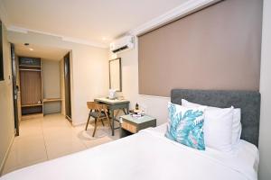 Postel nebo postele na pokoji v ubytování Kingston Hotel 6 - Changkat, Bukit Bintang + 68 fotografií