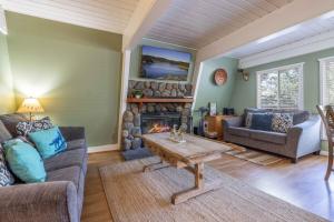a living room with a couch and a fireplace at Moonlight Memories Jacuzzi, Theatre, Dogs Okay! in Big Bear Lake