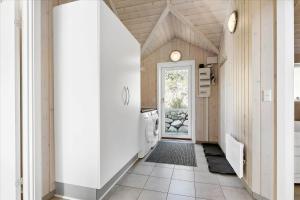 Koupelna v ubytování 8227-Knebel-Nykjaersvej-23