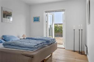 Ένα ή περισσότερα κρεβάτια σε δωμάτιο στο 8112-Ronde-Strandvejen-50